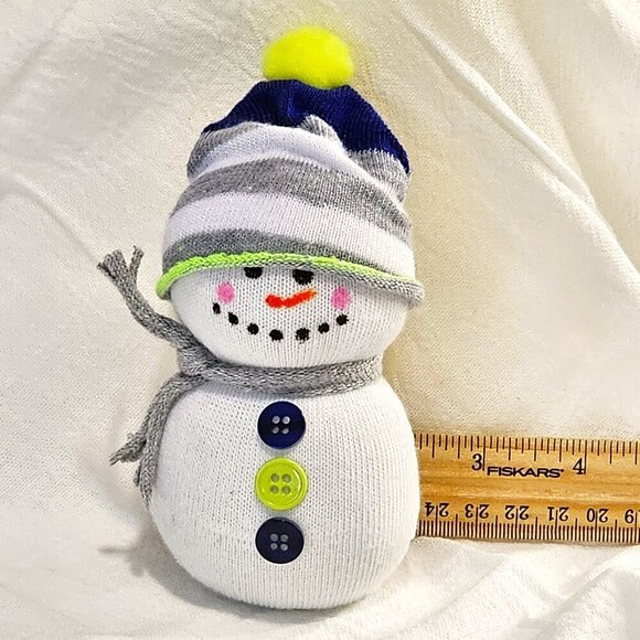 Cute Stuffed Snowman NWT - Picture 2 of 4